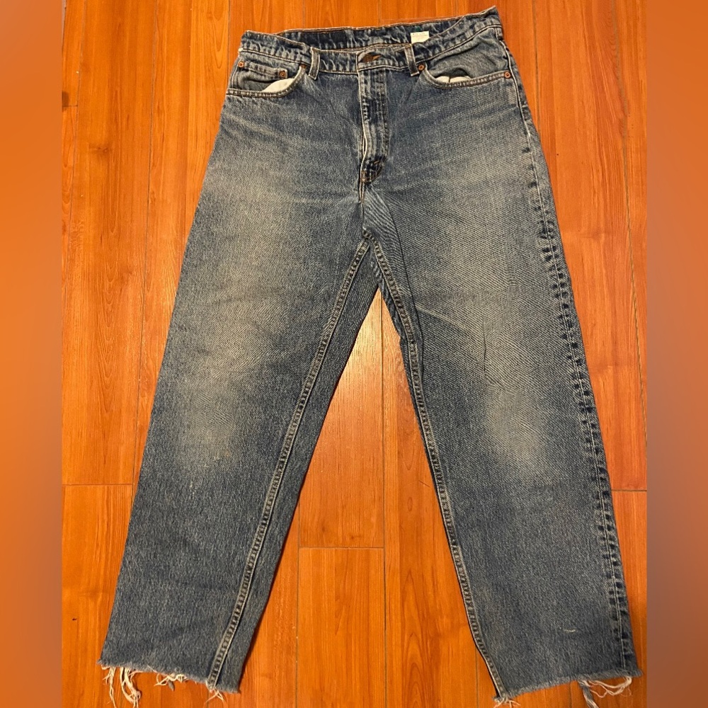 Relaxed fit tapered leg levi jeans